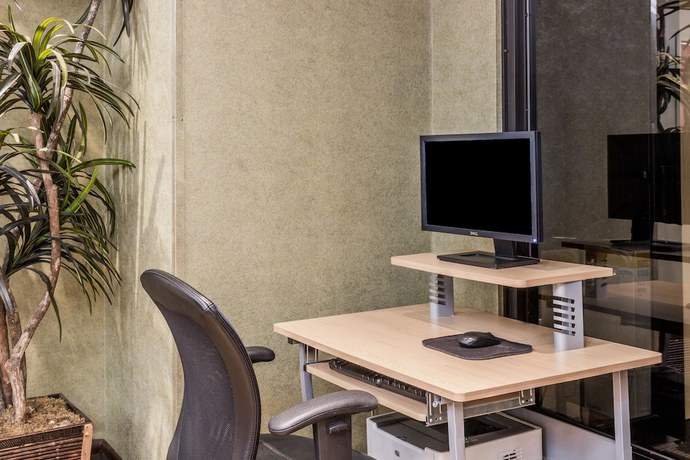 Imagen de los interiores del Hotel Hilltop Inn & Suites, Yonkers. Foto 10