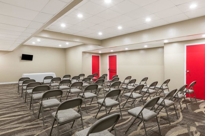 Imagen de los interiores del Hotel Hilltop Inn & Suites, Yonkers. Foto 11