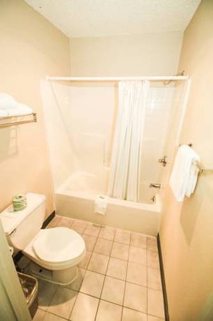 Imagen de la habitación del Hotel Hilltop Inn and Suites - North Stonington. Foto 2