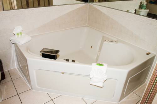 Imagen de la habitación del Hotel Hilltop Inn and Suites - North Stonington. Foto 10