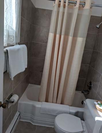 Imagen de la habitación del Hotel Hilltop Motel. Foto 7