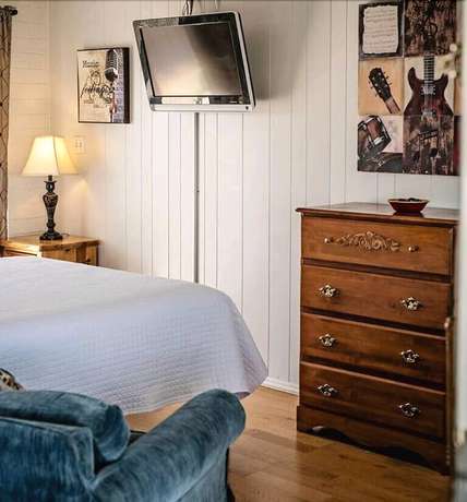 Imagen de la habitación del Hotel Hilltop Tavern and Inn. Foto 15