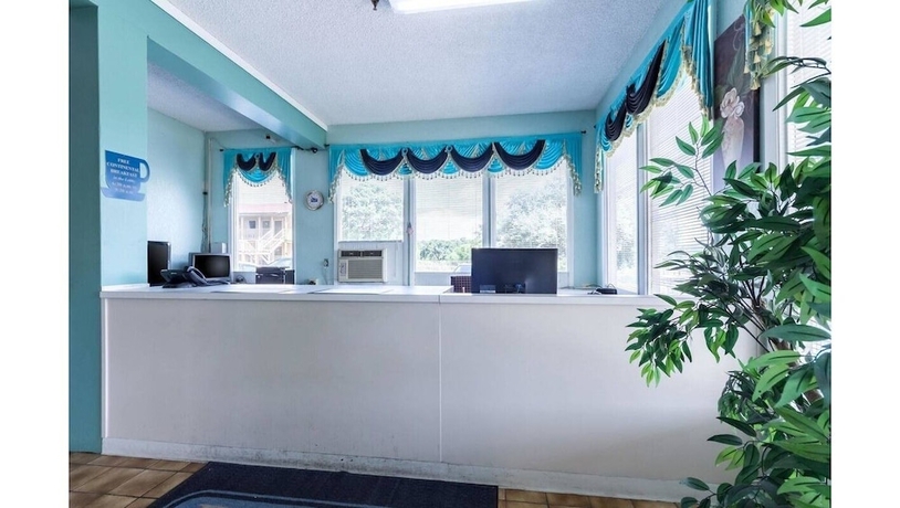 Imagen de los interiores del Hotel Hillview Inn. Foto 16