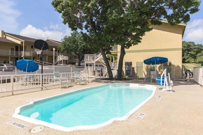 Imagen de la piscina del Hotel Hillview Inn. Foto 18