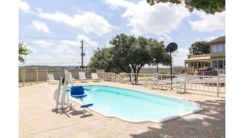 Imagen de la piscina del Hotel Hillview Inn. Foto 19