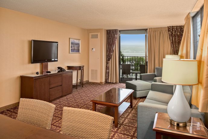 Imagen de la habitación del Hotel Hilo Hawaiian Hotel, Trademark Collection by Wyndham. Foto 16