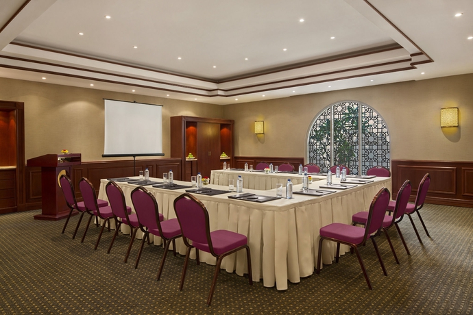 Imagen de los interiores del Hotel Hilton Al Hamra Beach & Golf Resort. Foto 14