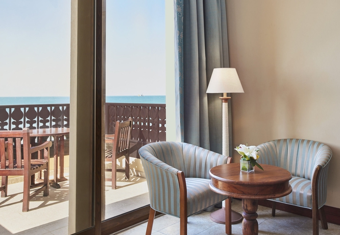 Imagen de la habitación del Hotel Hilton Al Hamra Beach & Golf Resort. Foto 6