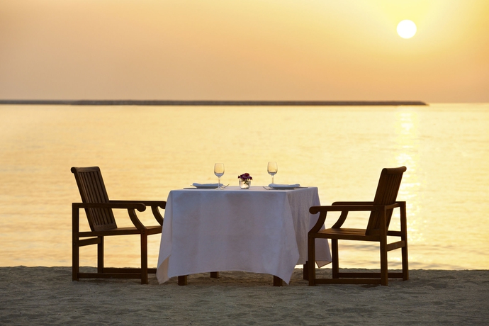 Imagen del bar/restaurante del Hotel Hilton Al Hamra Beach & Golf Resort. Foto 5