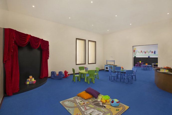 Imagen de los interiores del Hotel Hilton Al Hamra Beach & Golf Resort. Foto 15