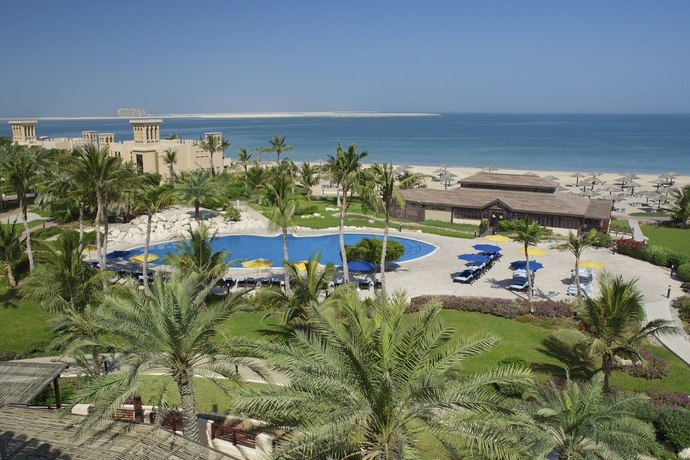 Imagen de los exteriores del Hotel Hilton Al Hamra Beach & Golf Resort. Foto 9