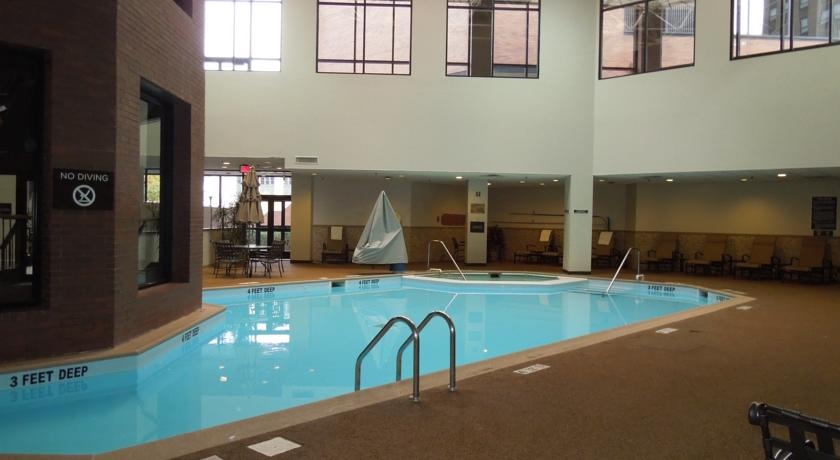 Imagen de la piscina del Hotel Hilton Albany. Foto 5