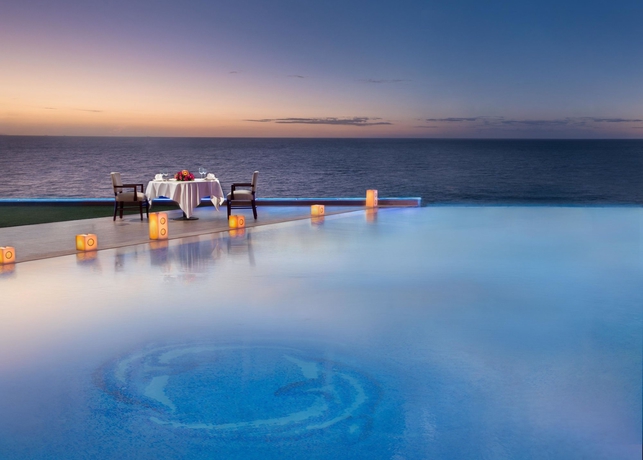 Imagen de la piscina del Hotel Hilton Alexandria Corniche. Foto 14