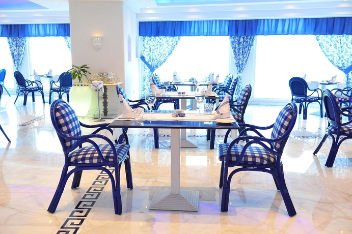 Imagen del bar/restaurante del Hotel Hilton Alexandria Corniche. Foto 4