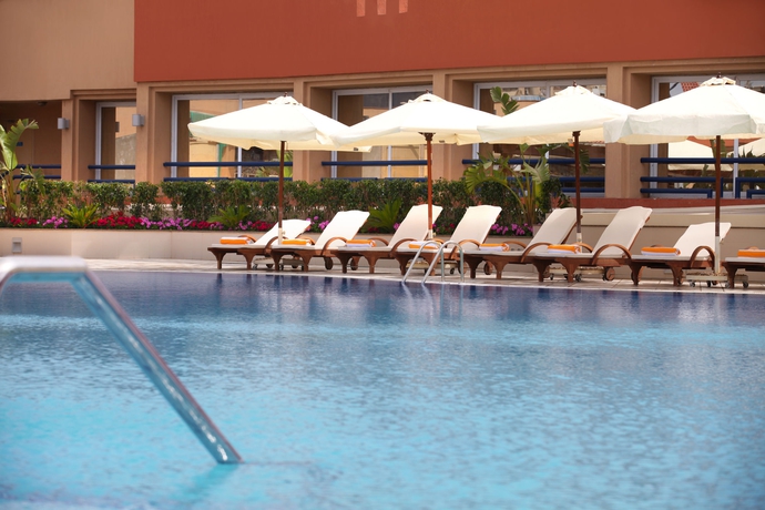 Imagen de la piscina del Hotel Hilton Alexandria Green Plaza. Foto 14