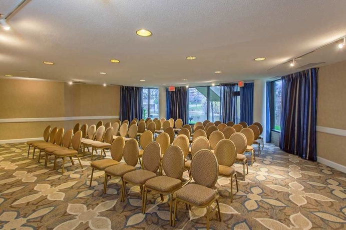 Imagen de los interiores del Hotel Hilton Alexandria Mark Center. Foto 8