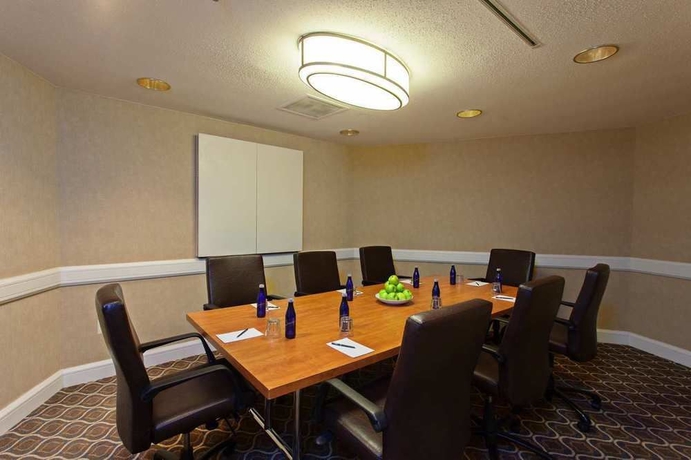 Imagen de los interiores del Hotel Hilton Alexandria Mark Center. Foto 9