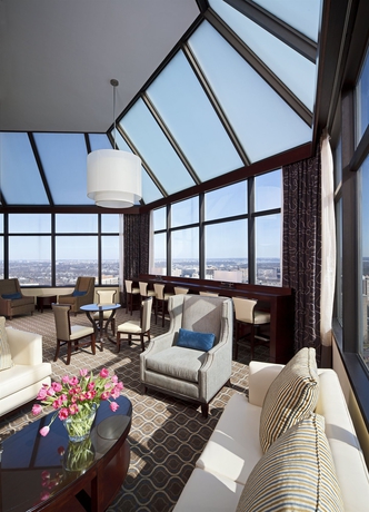 Imagen de los interiores del Hotel Hilton Alexandria Mark Center. Foto 13