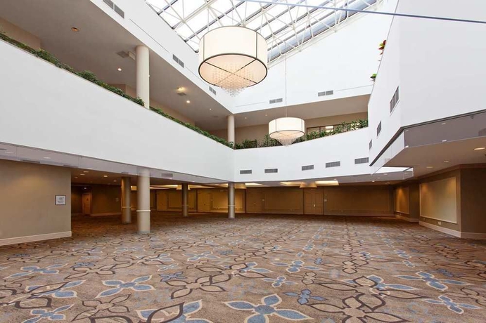 Imagen de los interiores del Hotel Hilton Alexandria Mark Center. Foto 16