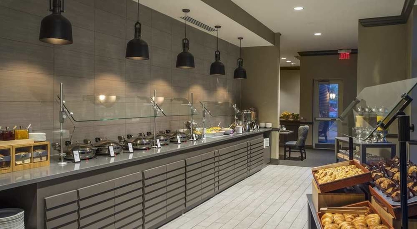 Imagen del bar/restaurante del Hotel Hilton Alexandria Old Town. Foto 6