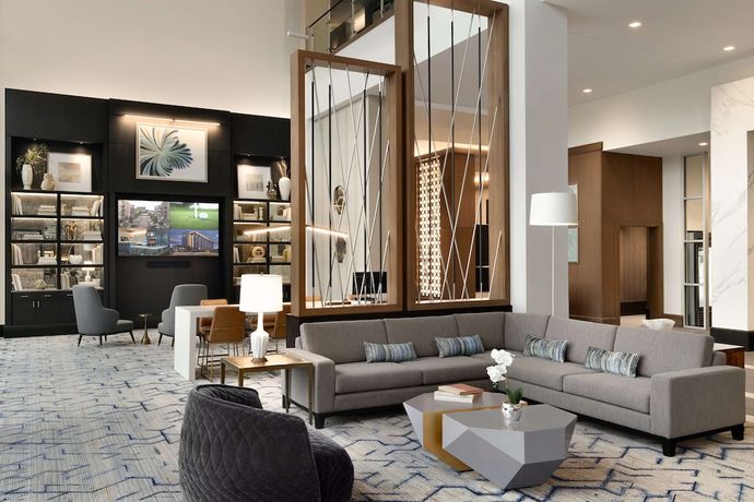 Imagen de los interiores del Hotel Hilton Alpharetta Atlanta. Foto 19