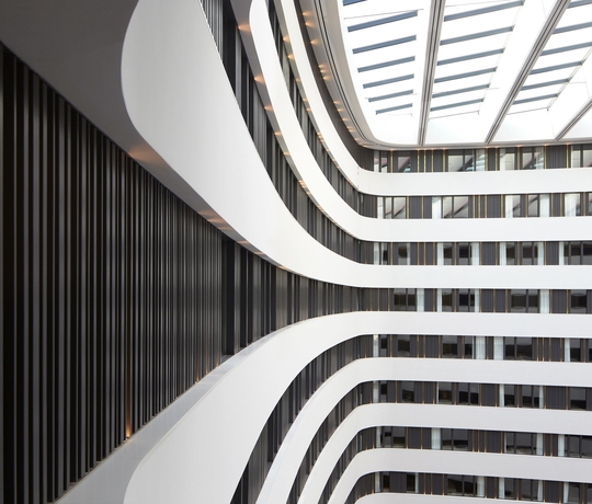 Imagen de los interiores del Hotel Hilton Amsterdam Airport Schiphol. Foto 9