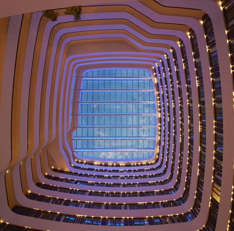 Imagen de los interiores del Hotel Hilton Amsterdam Airport Schiphol. Foto 10