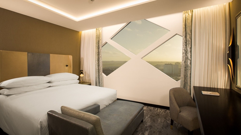 Imagen de la habitación del Hotel Hilton Amsterdam Airport Schiphol. Foto 5