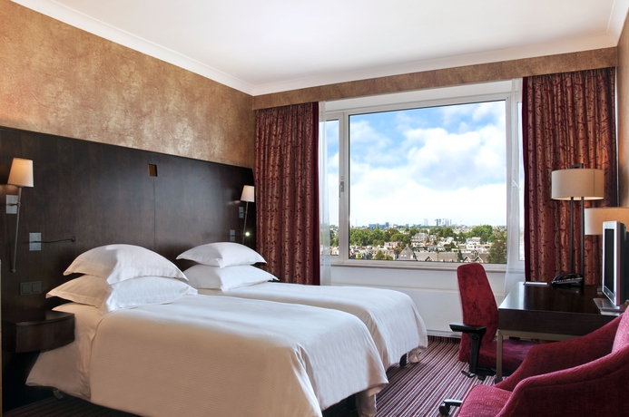 Imagen de la habitación del Hotel Hilton Amsterdam. Foto 8