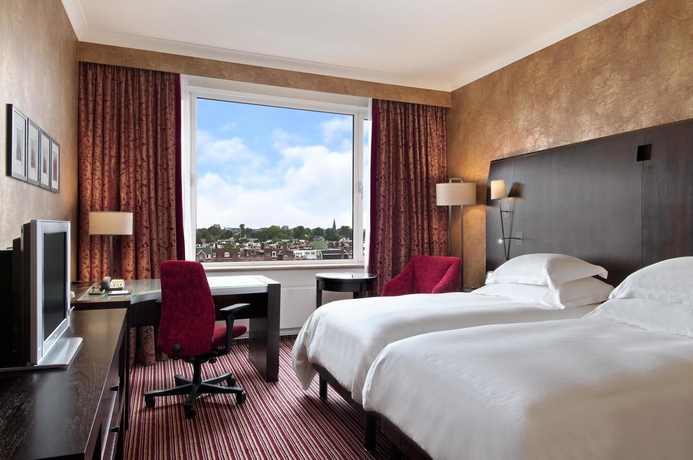 Imagen de la habitación del Hotel Hilton Amsterdam. Foto 9