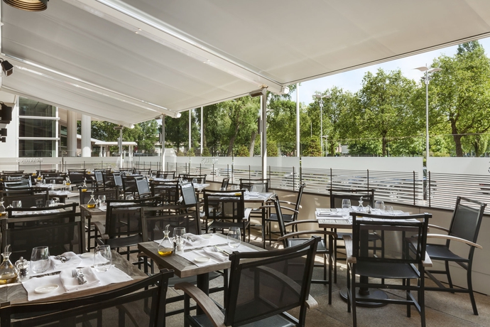 Imagen del bar/restaurante del Hotel Hilton Amsterdam. Foto 4