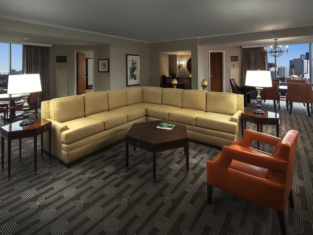 Imagen de la habitación del Hotel Hilton Anatole. Foto 10