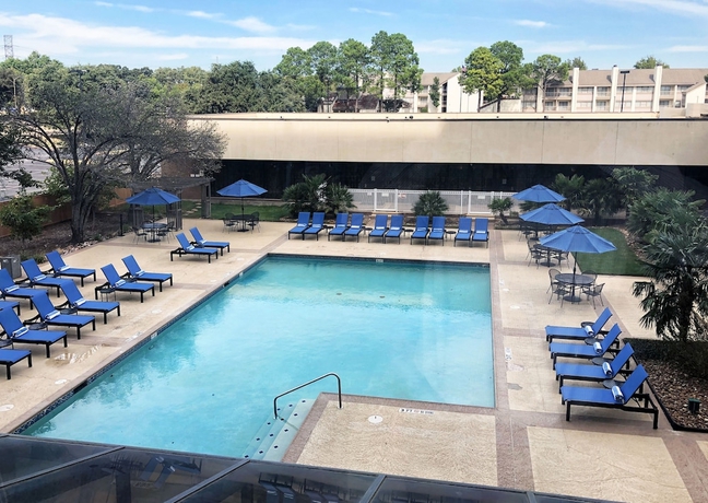Imagen de la piscina del Hotel Hilton Arlington, ARLINGTON. Foto 18