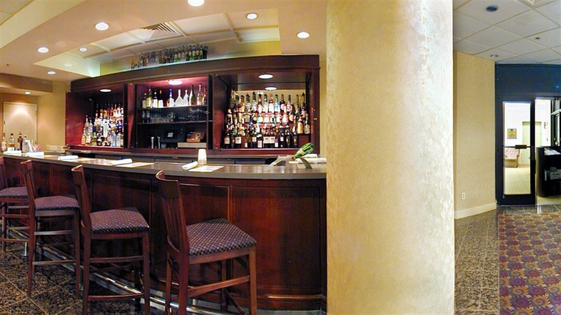 Imagen del bar/restaurante del Hotel Hilton Arlington, Arlington. Foto 2