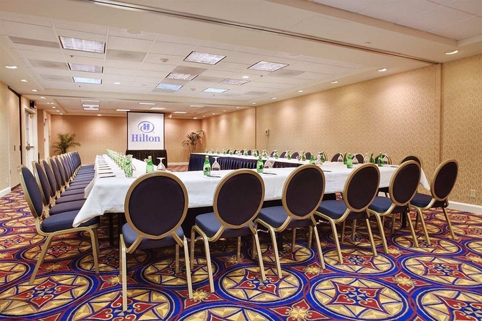 Imagen de los interiores del Hotel Hilton Arlington, Arlington. Foto 10