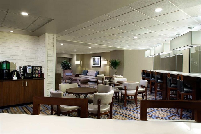 Imagen del bar/restaurante del Hotel Hilton Arlington National Landing. Foto 5