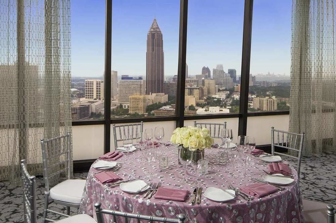 Imagen del bar/restaurante del Hotel Hilton Atlanta. Foto 2