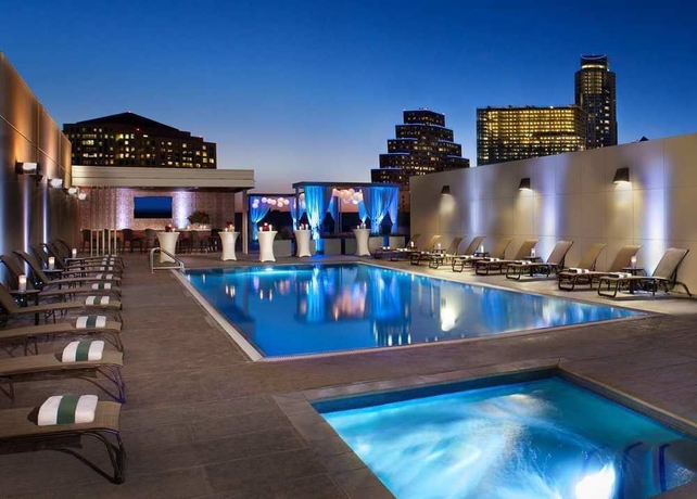 Imagen de la piscina del Hotel Hilton Austin. Foto 13