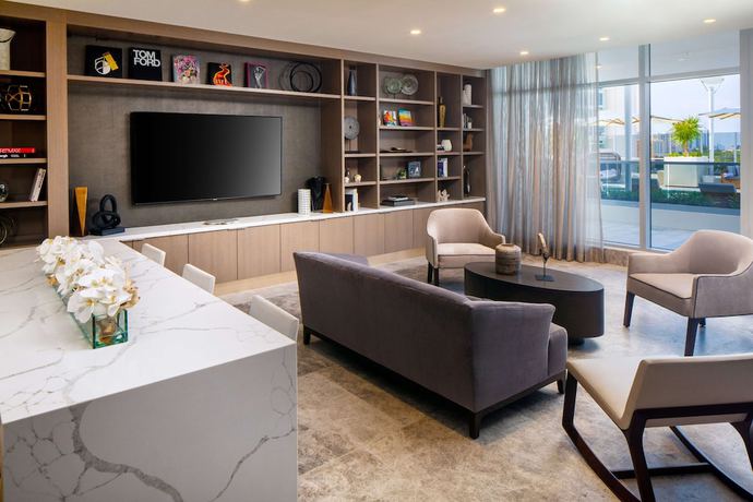 Imagen de los interiores del Hotel Hilton Aventura Miami. Foto 18