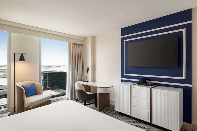 Imagen de la habitación del Hotel Hilton BNA Nashville Airport Terminal. Foto 3