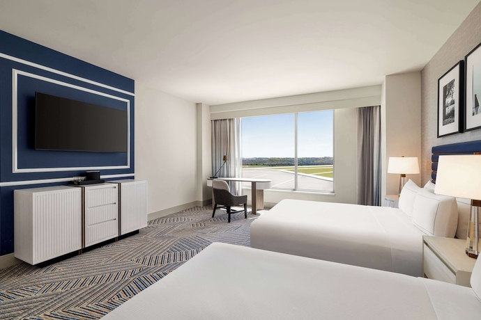 Imagen de la habitación del Hotel Hilton BNA Nashville Airport Terminal. Foto 11