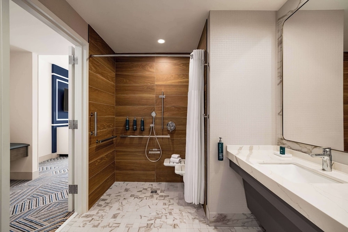 Imagen de la habitación del Hotel Hilton BNA Nashville Airport Terminal. Foto 12