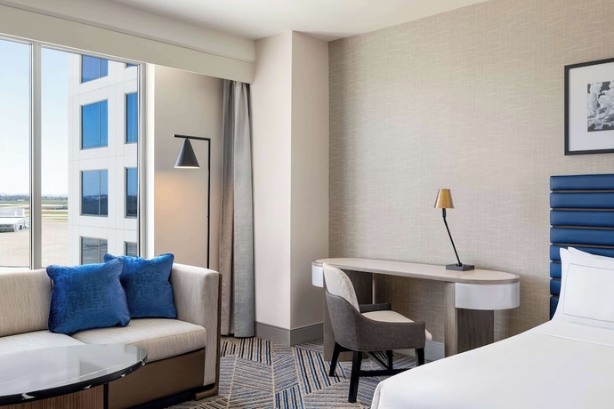 Imagen de la habitación del Hotel Hilton BNA Nashville Airport Terminal. Foto 13