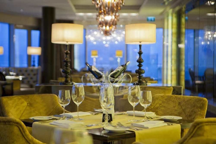 Imagen del bar/restaurante del Hotel Hilton Baku. Foto 4