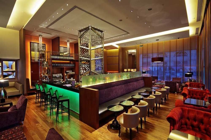 Imagen del bar/restaurante del Hotel Hilton Baku. Foto 5