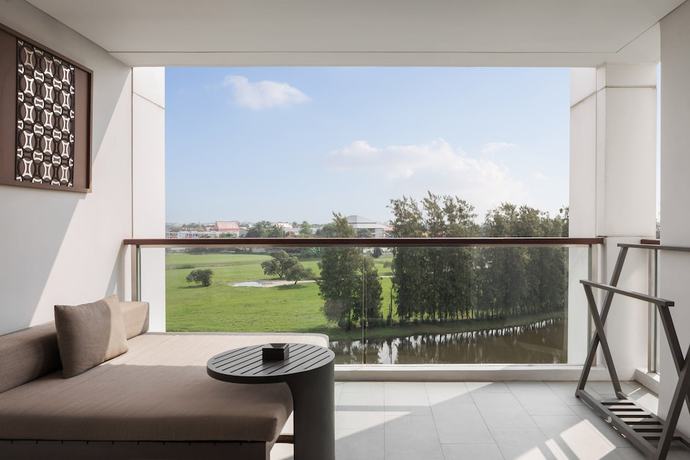Imagen de la habitación del Hotel Hilton Bangkok Suvarnabhumi Golf Resort & Spa. Foto 8