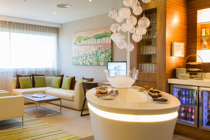 Imagen del bar/restaurante del Hotel Hilton Barcelona. Foto 6