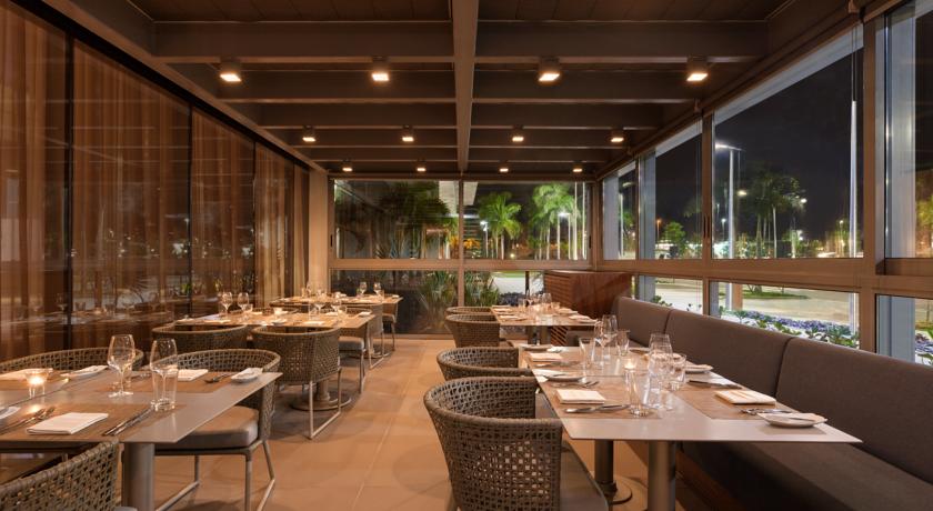Imagen del bar/restaurante del Hotel Hilton Barra Rio De Janeiro. Foto 3