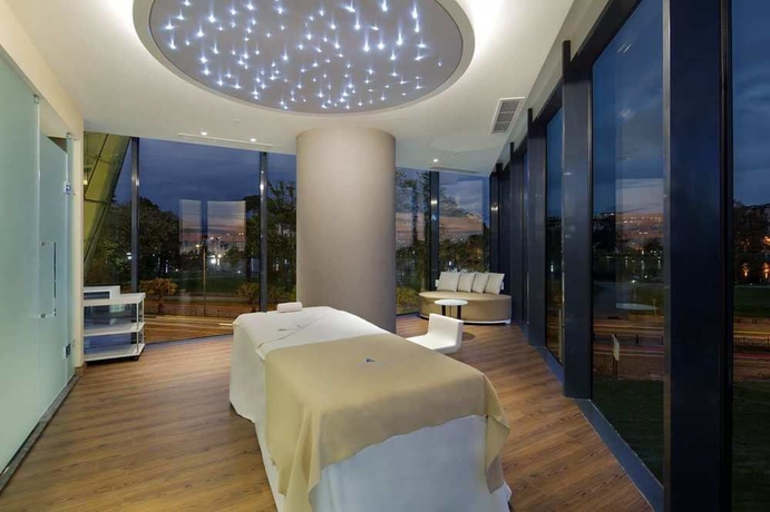 Imagen de los interiores del Hotel Hilton Batumi. Foto 13