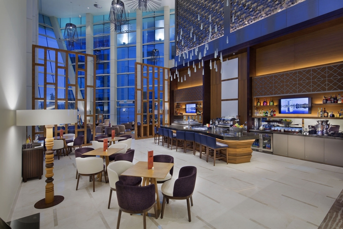 Imagen del bar/restaurante del Hotel Hilton Batumi. Foto 10